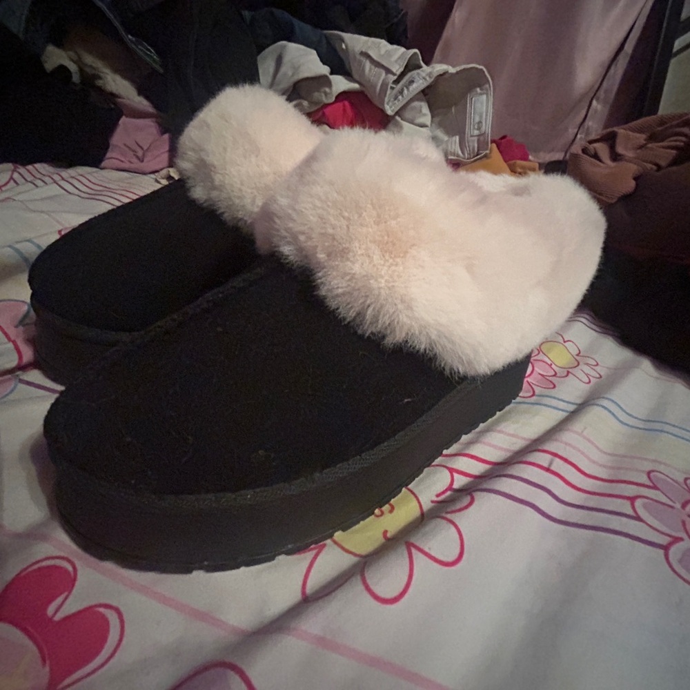 Fuzzy White & Black Shoes/Slippers